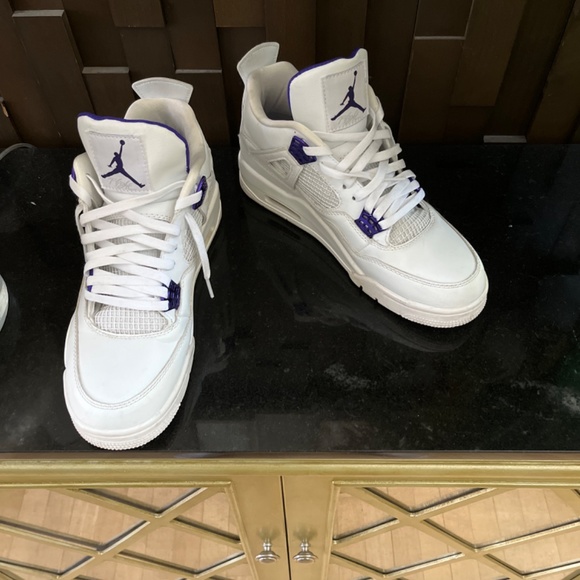 Jordan 4 Metallic purple size 11